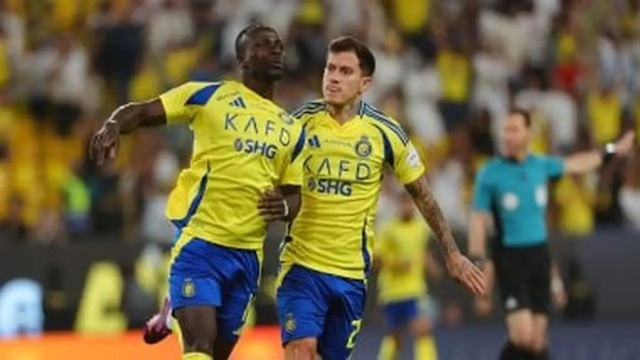 النصر ضد ضمك.. العالمى يتقدم بالشوط الأول ويقترب من لقب الدوري السعودي